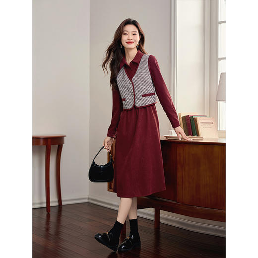 【专属特价】熙世界秋冬女装小香风银丝粗花呢马甲安哥拉红衬衫连衣裙两件套装 商品图3