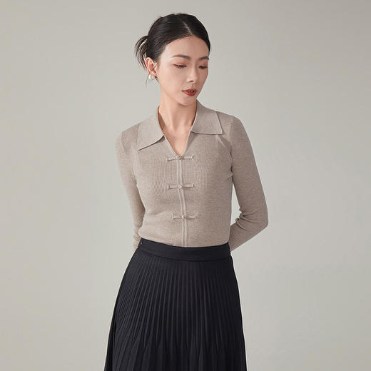 【hrf】全新升级【铂金会员247/天猫339/差价92】(14920) 洛诗琳秋季新款翻领简约新中式羊毛打底衫复古针织上衣 商品图3