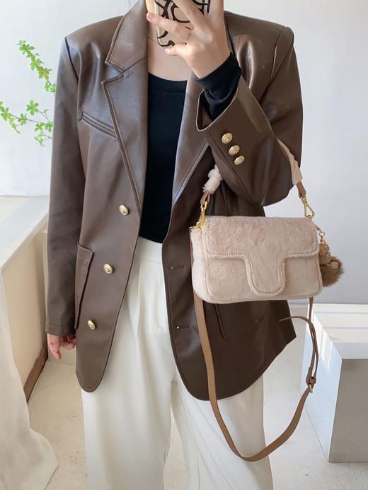 EMO·毛毛包 秋冬氛围风格任意切换经典色系邮差包 百搭不过时 商品图7