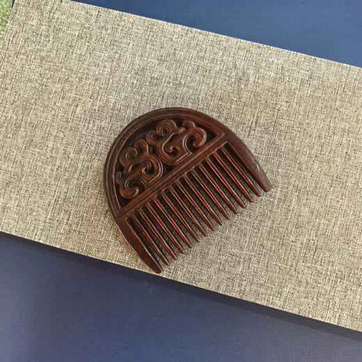 半圆紫檀如意小木梳 商品图0