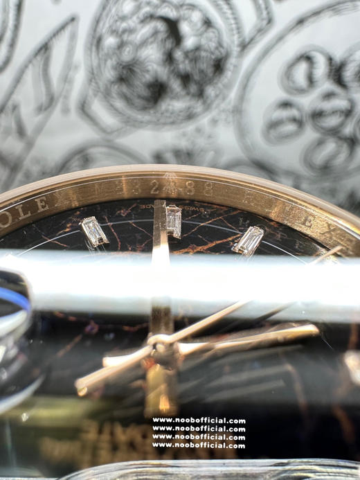 劳力士星期日历型系列m228235-0045私人订制版本，目前市场还没有的款式『18k包金处理➕定制版一体机芯3255机芯➕搭配正品一致的赤铁石英表盘材质』❕❕❕ 商品图7