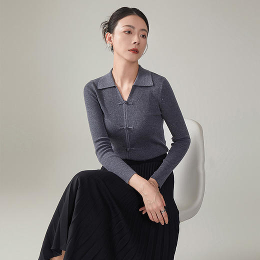 【hrf】全新升级【铂金会员247/天猫339/差价92】(14920) 洛诗琳秋季新款翻领简约新中式羊毛打底衫复古针织上衣 商品图2