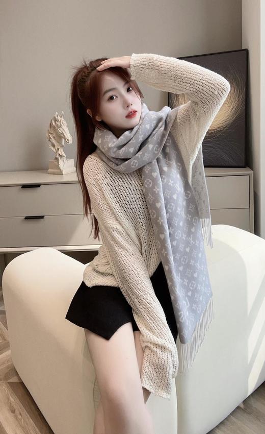 驴家*Monogram老花双面流苏围巾披肩（AN） 商品图8