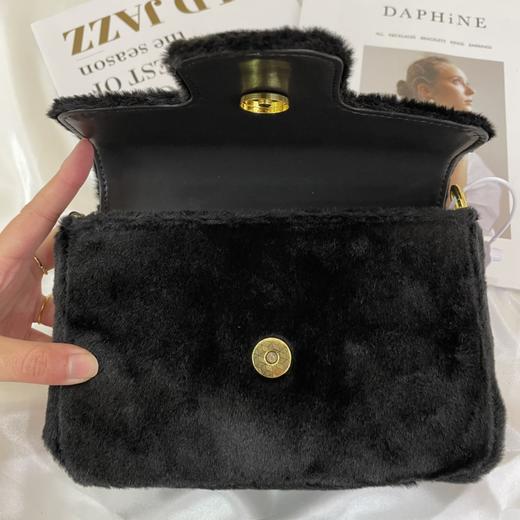 EMO·毛毛包 秋冬氛围风格任意切换经典色系邮差包 百搭不过时 商品图9