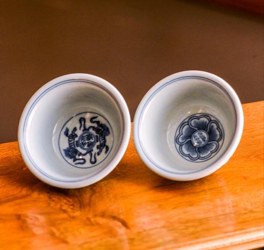 故宫文创青花缠枝连纹压手杯 商品图1