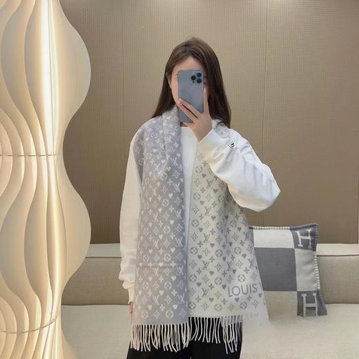 驴家*Monogram老花双面流苏围巾披肩（AN） 商品图6