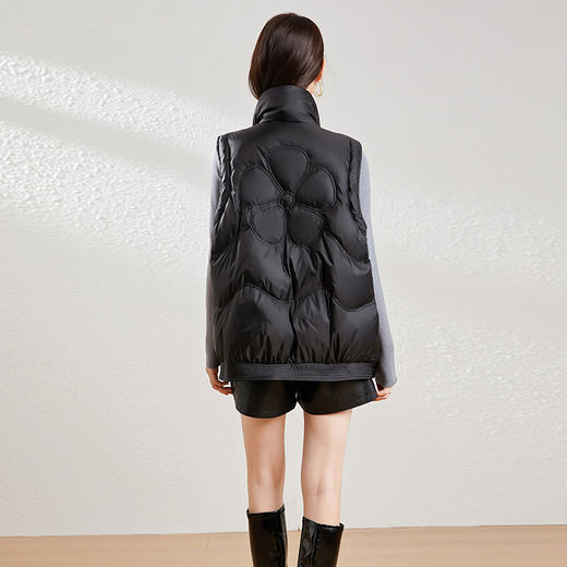 【kbnq】全新升级【铂金会员514/天猫699/差价185】(02639) 洛诗琳秋冬设计感轻薄女士保暖白鸭绒宽松显瘦羽绒马甲 商品图4