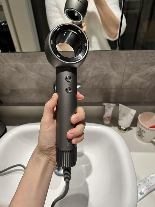 【德国🇩🇪ROLLSPE锐溪负离子吹风机】 🏆沙龙贵妇级吹发体验，戴sen超替，美人密码！  ✅德国设计奖无叶中空设计，颜值满分  ✅11万转超高速马达，5分钟速干 商品图0