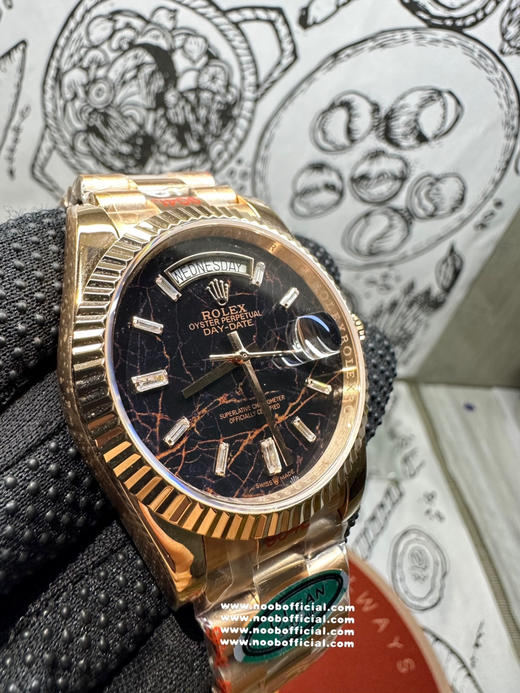劳力士星期日历型系列m228235-0045私人订制版本，目前市场还没有的款式『18k包金处理➕定制版一体机芯3255机芯➕搭配正品一致的赤铁石英表盘材质』❕❕❕ 商品图4