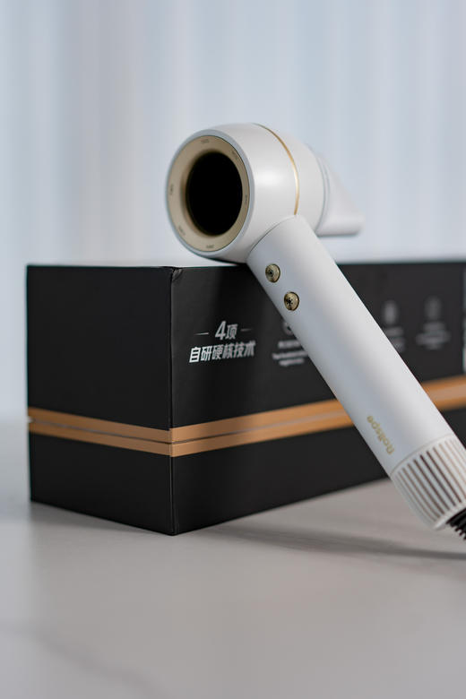 【德国🇩🇪ROLLSPE锐溪负离子吹风机】 🏆沙龙贵妇级吹发体验，戴sen超替，美人密码！  ✅德国设计奖无叶中空设计，颜值满分  ✅11万转超高速马达，5分钟速干 商品图1