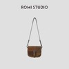 ROMI STUDIO“棕标甄选”*牛皮拼色绒面单肩斜跨马鞍包 24SSB144 商品缩略图0
