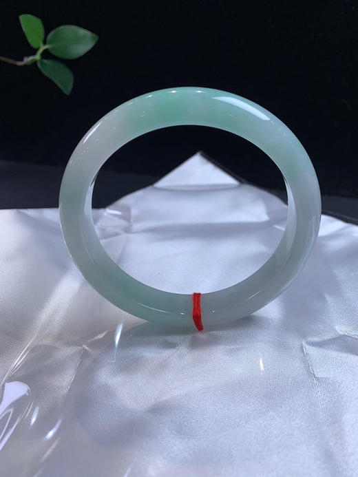 611286，62.7 带蓝底手镯，12.7-8mm，大圈口。整条底妆均匀细腻 商品图0