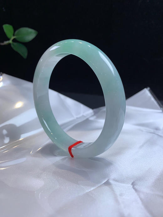 611286，62.7 带蓝底手镯，12.7-8mm，大圈口。整条底妆均匀细腻 商品图3