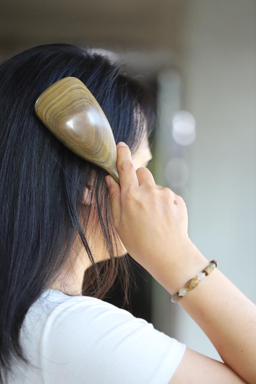 阿根廷天然原木绿檀牦牛角梳  一次抵达穴位 商品图3