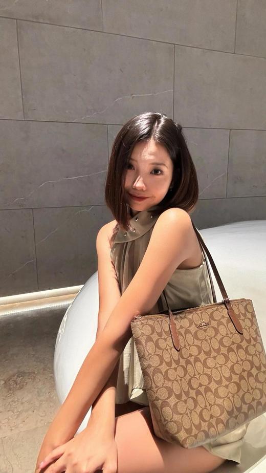 蔻驰新款ZipTop30老花帆布托特包（CB） 商品图5