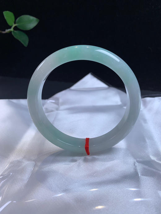 611286，62.7 带蓝底手镯，12.7-8mm，大圈口。整条底妆均匀细腻 商品图5