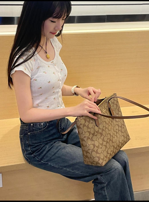 蔻驰新款ZipTop30老花帆布托特包（CB） 商品图2