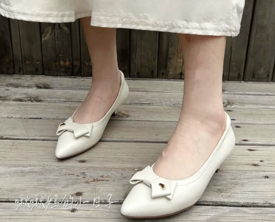 安启美奈蝴蝶结低跟高跟鞋，真皮面料柔软细腻，走路更轻便