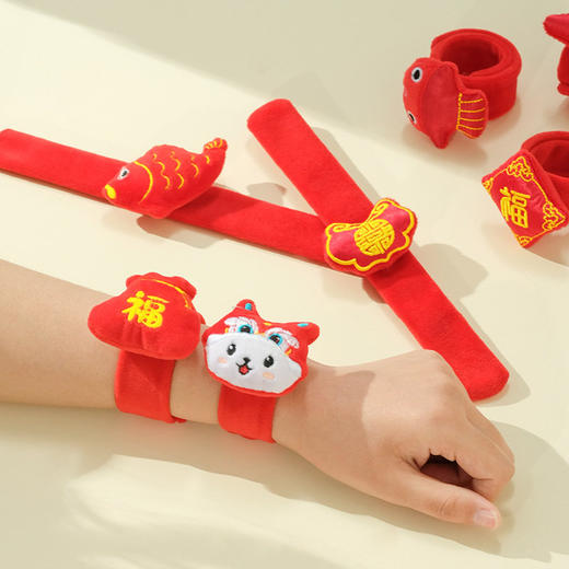 【5个！新年红色喜庆趣味啪啪圈】新年饰品福字装饰兔年绒布可爱头饰春节手环 商品图1