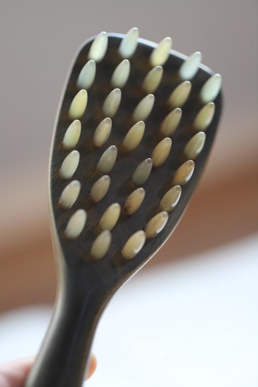 阿根廷天然原木绿檀牦牛角梳  一次抵达穴位 商品图1