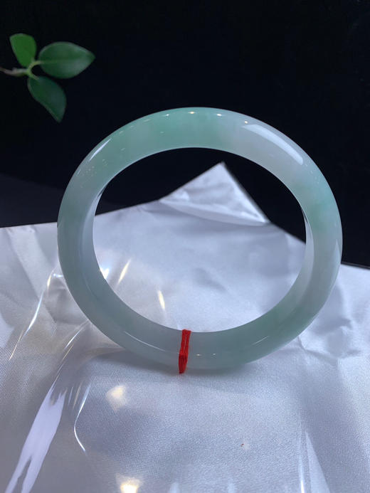 611286，62.7 带蓝底手镯，12.7-8mm，大圈口。整条底妆均匀细腻 商品图4