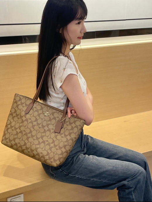 蔻驰新款ZipTop30老花帆布托特包（CB） 商品图1