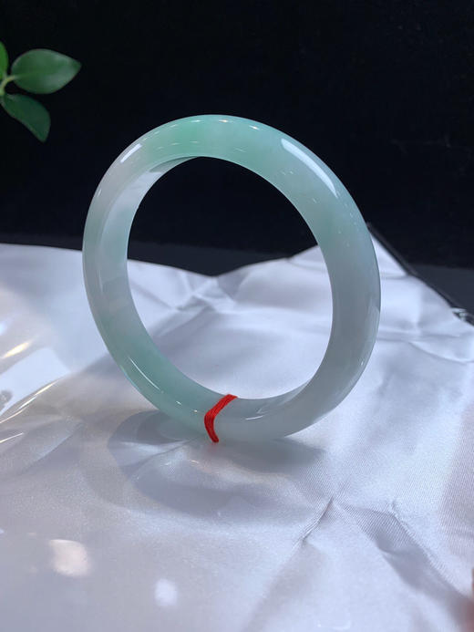 611286，62.7 带蓝底手镯，12.7-8mm，大圈口。整条底妆均匀细腻 商品图2