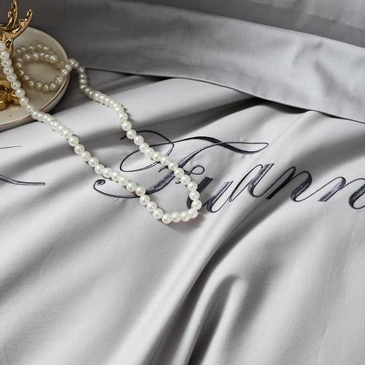 【春上新】10楼 富安娜 全面床单四件套-兰壁月（灰）  吊牌价2680-2980元  活动价899-999元 商品图1