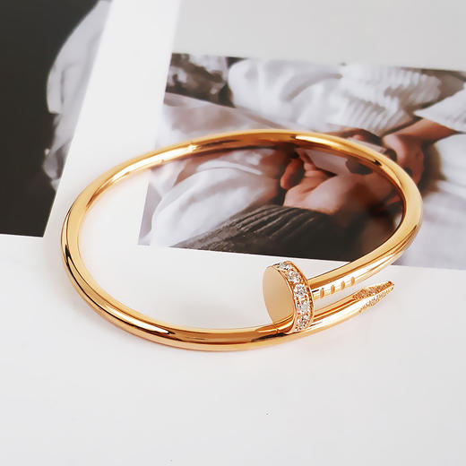 【95新】Cartier卡地亚JUSTE UN CLOU系列B604851718K玫瑰金镶头尾钻粗版钉子手镯17号中性款现售价：58500！021024NJS03 商品图2