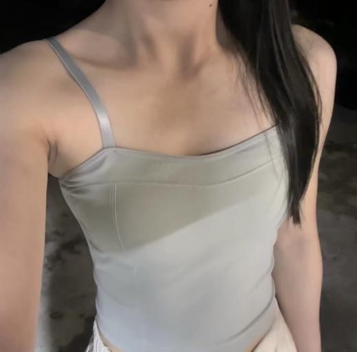 <曾小咸推荐> 可调节肩带背心 日常59/件 今天活动价 29.99/件  50/2件！【预售款，预计3-15天发货】 商品图2