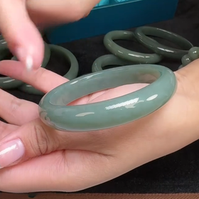 和田玉手镯-且末蓝