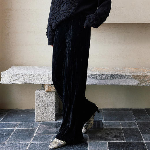 玳莎新中式丝绒裤女2024冬季新款垂感阔腿裤国风肌理感宽松直筒裤  ED36302 商品图2