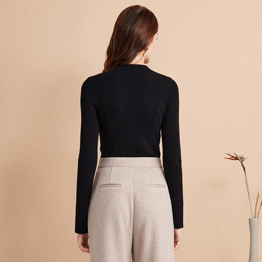 EITIE爱特爱精致修身显瘦薄款打底镂空珍珠立领针织衫秋新款D2401407 商品图5