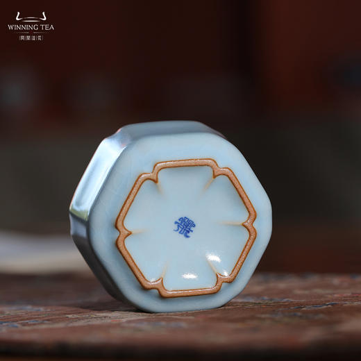 问鼎汝瓷收藏款传统天青六角杯 商品图1