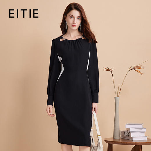 EITIE爱特爱秋季新款大气撞色腰线镂空圆领显瘦黑色连衣裙C2207014 商品图0
