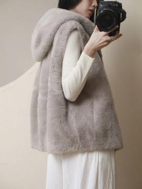 欧貂绒连帽马甲 A05341