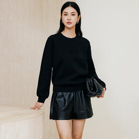 玳莎黑色压花圆领卫衣2024冬季新款通勤时尚休闲落肩袖内搭上衣女  ED32301