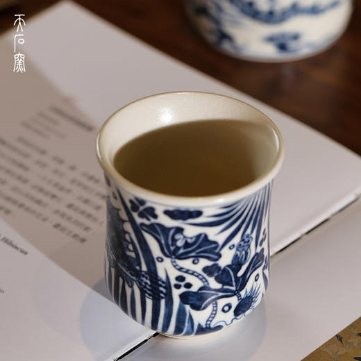问鼎天石窑白陶泥元青花中号束腰杯（鱼藻纹） 商品图1