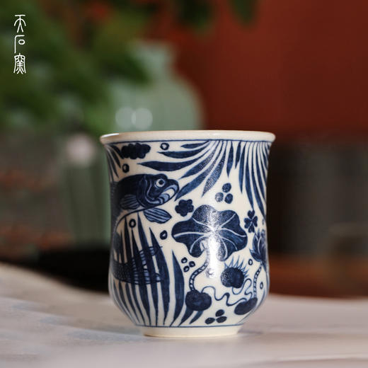 问鼎天石窑白陶泥元青花中号束腰杯（鱼藻纹） 商品图0