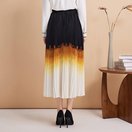 EITIE爱特爱时尚通勤渐变松紧腰显瘦a字百褶半身裙秋季新款7506208 商品图4