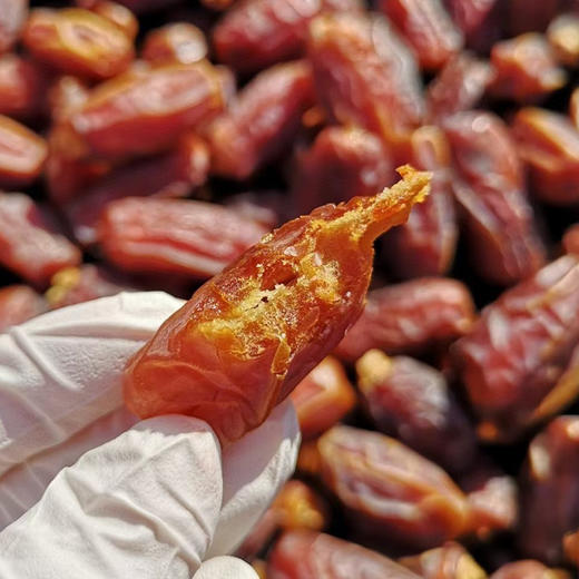 沙特【沙漠椰枣】外皮紧实富有弹性，内里软糯香甜，丰富的维生素、矿物质以及膳食纤维！ 商品图1