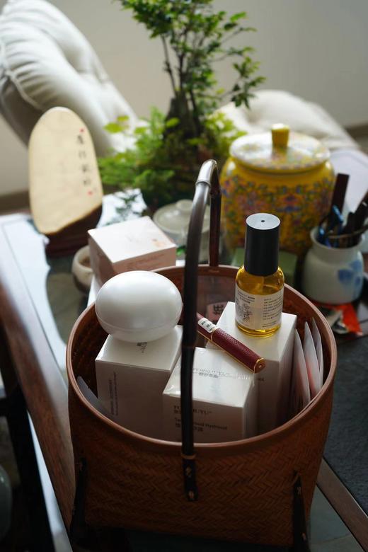 【💃女神节！】《订制高奢人参珍珠玻色因贵妇膏》加送体验装、洁面膏、保湿霜，精油调香 活性成分+芳疗愈疗发挥复配增效 无色素/无香精/无矿物油/无需卸妆，均匀肤色 隐藏毛孔 高奢成分/素颜/美颜/养肤 商品图8