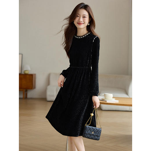 【专属特价】熙世界法式复古气质黑色丝绒连衣裙女秋冬内搭打底赫本风a字裙 商品图2