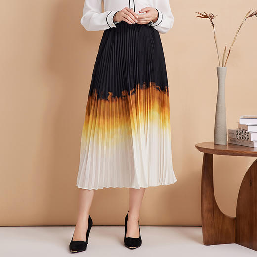 EITIE爱特爱时尚通勤渐变松紧腰显瘦a字百褶半身裙秋季新款7506208 商品图1