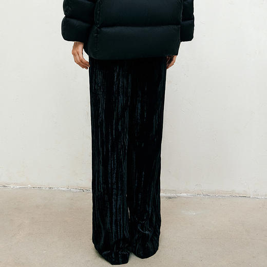 玳莎新中式丝绒裤女2024冬季新款垂感阔腿裤国风肌理感宽松直筒裤  ED36302 商品图3