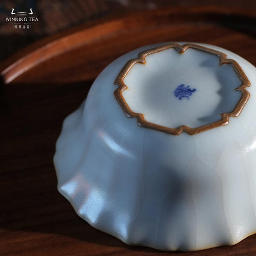 问鼎汝瓷收藏款月白菊花杯 商品图4