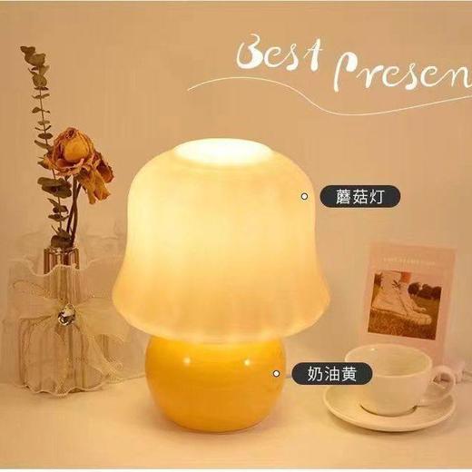 创意琉璃小少女台灯台灯奶油蘑菇网红中古卧室床头装饰小红书氛围 商品图3