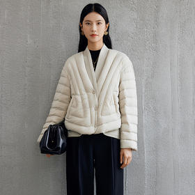 玳莎V领柔软轻薄款羽绒服女秋冬新款时尚通勤显瘦落肩袖外套  EC41301
