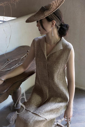 Sugri  麦灰色丝绒叶片兜帽