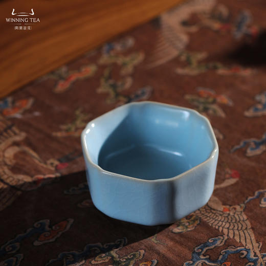 问鼎汝瓷收藏款传统天青六角杯 商品图3